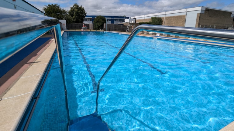 Woodstock Open Air Pool set for extended summer season