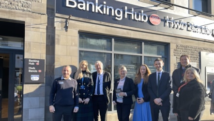 Hwb bancio Ystradgynlais