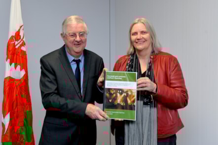 Cyd-gadeirydd Comisiwn ac Ysgrifennydd y Cabinet 1