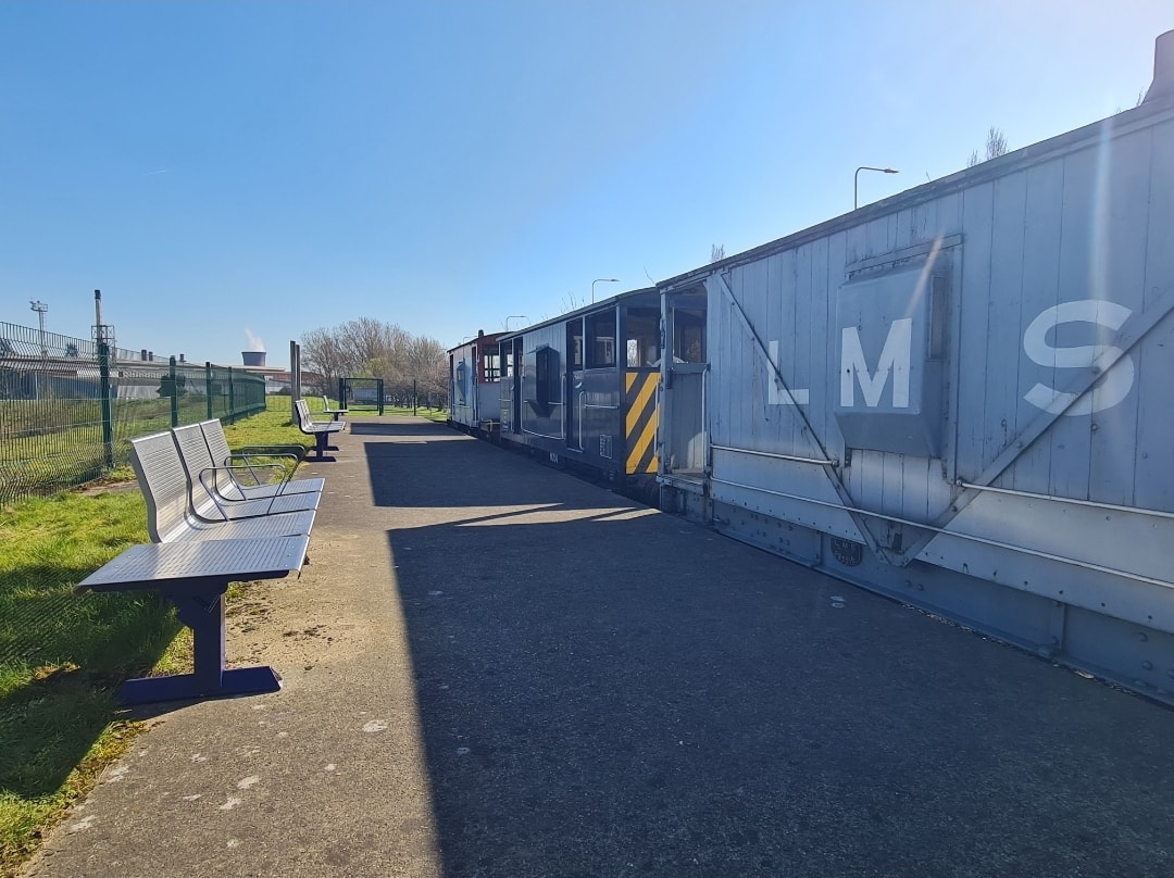 Scunthorpe station benches donation (1)
