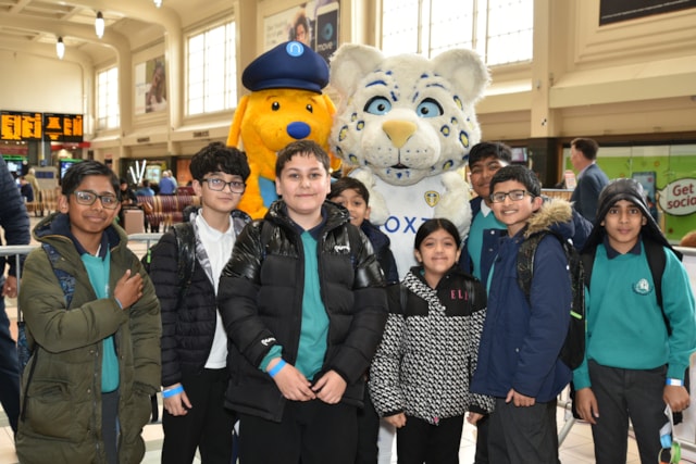 Schoolchildren at Leeds station safety week, Network Rail (2)