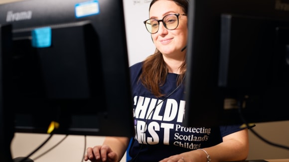 Embargoed until 00:01am on Monday 9 February 2026: Children First urges families living in poverty in Dunbartonshire to contact them for help: V079-CHILDREN-1ST-325 cropped