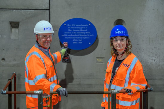 HS2 CEO Mark Wild and Director of the Brunel Museum Katherine McAlpine reveal new plaque in the Euston Tunnel 2