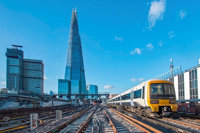 PointsShardTrain: The tracks are now complete  around London Bridge station