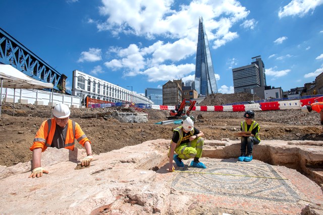 Archaeologists study Roman Mausoleum in Liberty of Southwark site © MOLA
