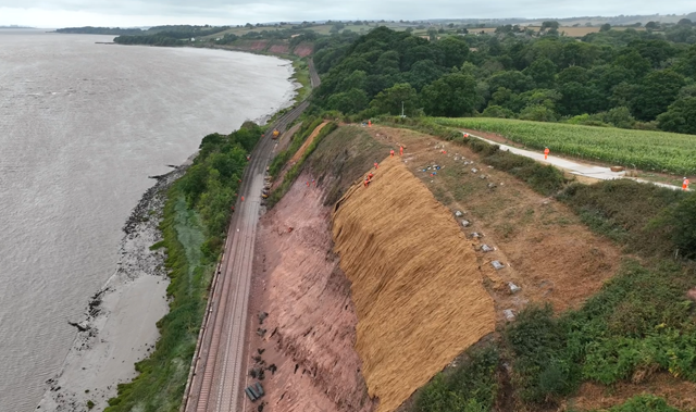 rope access teams install matting - severn estuary Aug2022