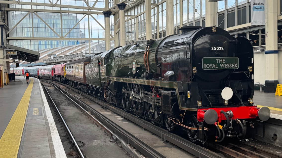 Inspiration comes to London Waterloo as special Railway 200 train makes latest visit: IMG 5161