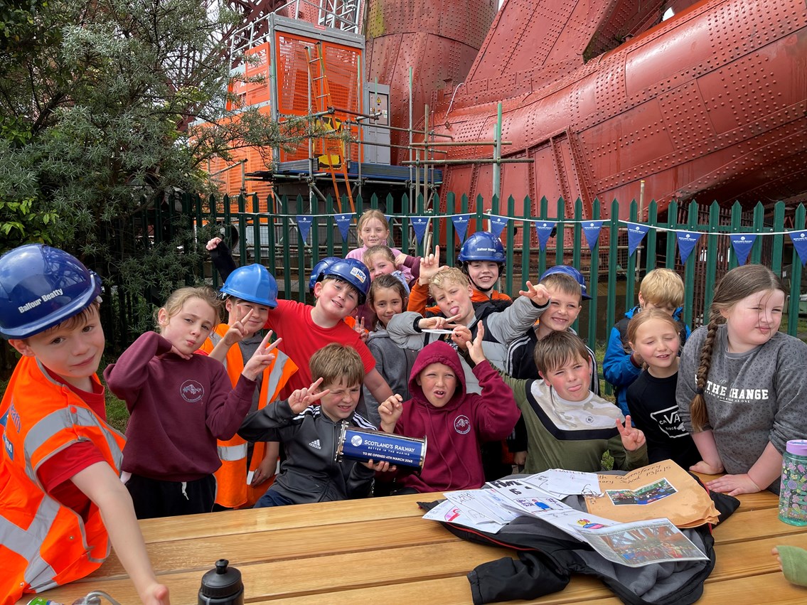 Forth Bridge welcomes back picnickers 1