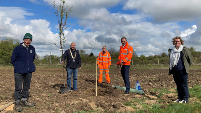 South Gloucestershire community will soon be planting their own woodland – thanks to unique land deal: First apple tree being planted