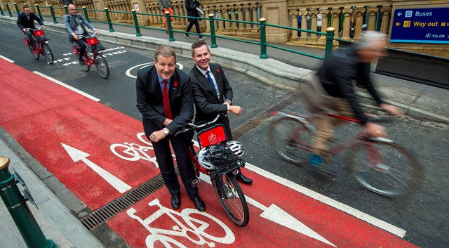 New cycle lane opens for Edinburgh Waverley passengers: Waverley cycle lane opened by ScotRail Alliance MD Phil Verster (left) and Transport Minister Derek Mackay