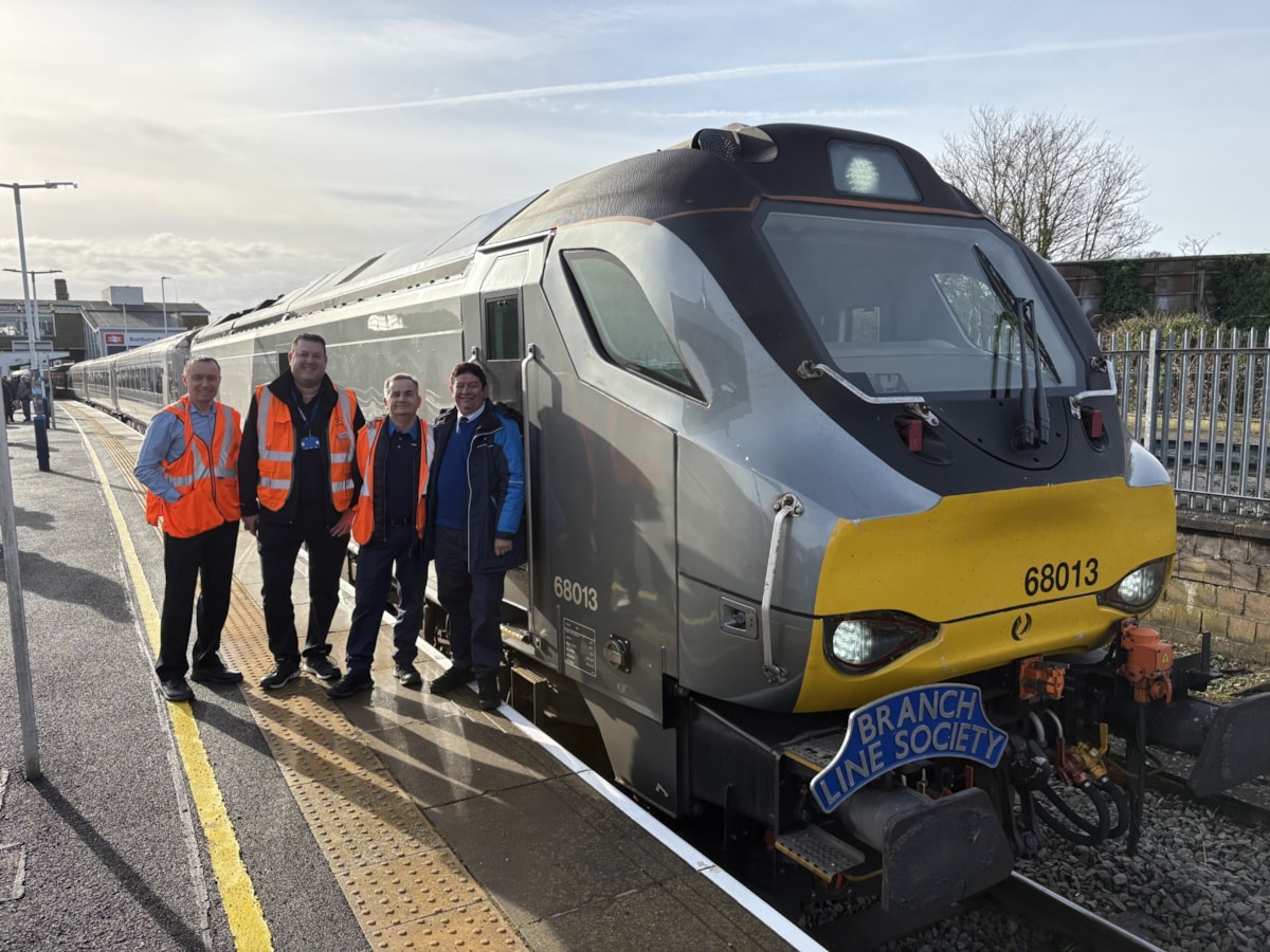 From L to R - Paul Clewlow (Chiltern Railways), Andrew Cripps (Branch Line Society), drivers Matthew Shipp and Duncan Battersby (Chiltern Railways