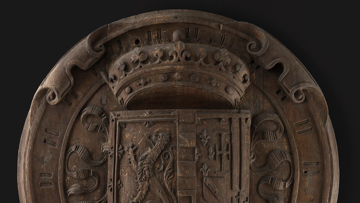 Oak armorial roundel, bearing arms of James V and Marie de Guise, 16th century. Image © National Museums Scotland WEB