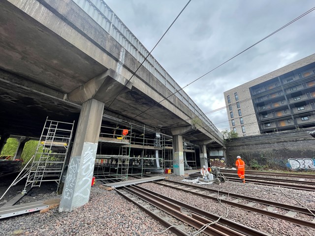 Steel preparation and painting works being undertaken at Cathcart Road, Polmadie. 1