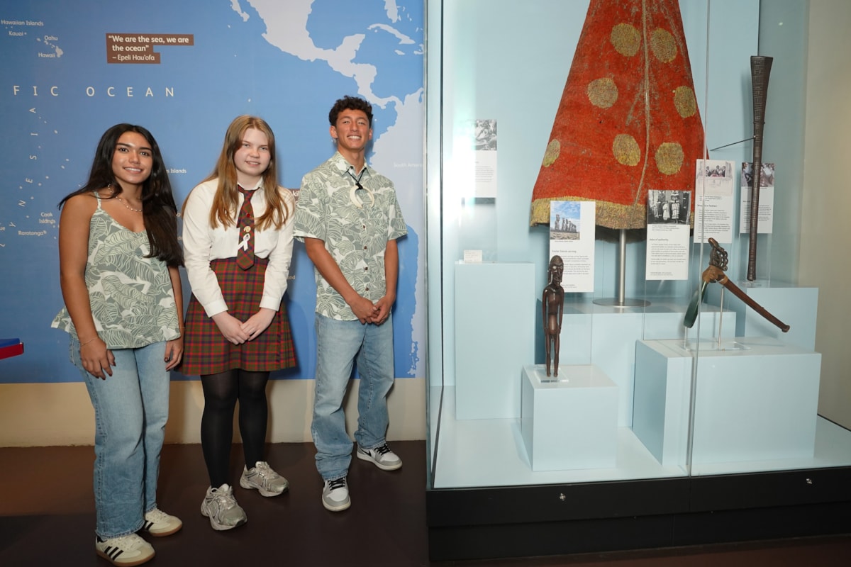 Pupils from Kamehameha school in Hawai'i and Glasgow's Gaelic High School meet at the National Museum of Scotland (Credit Stewart Attwood)