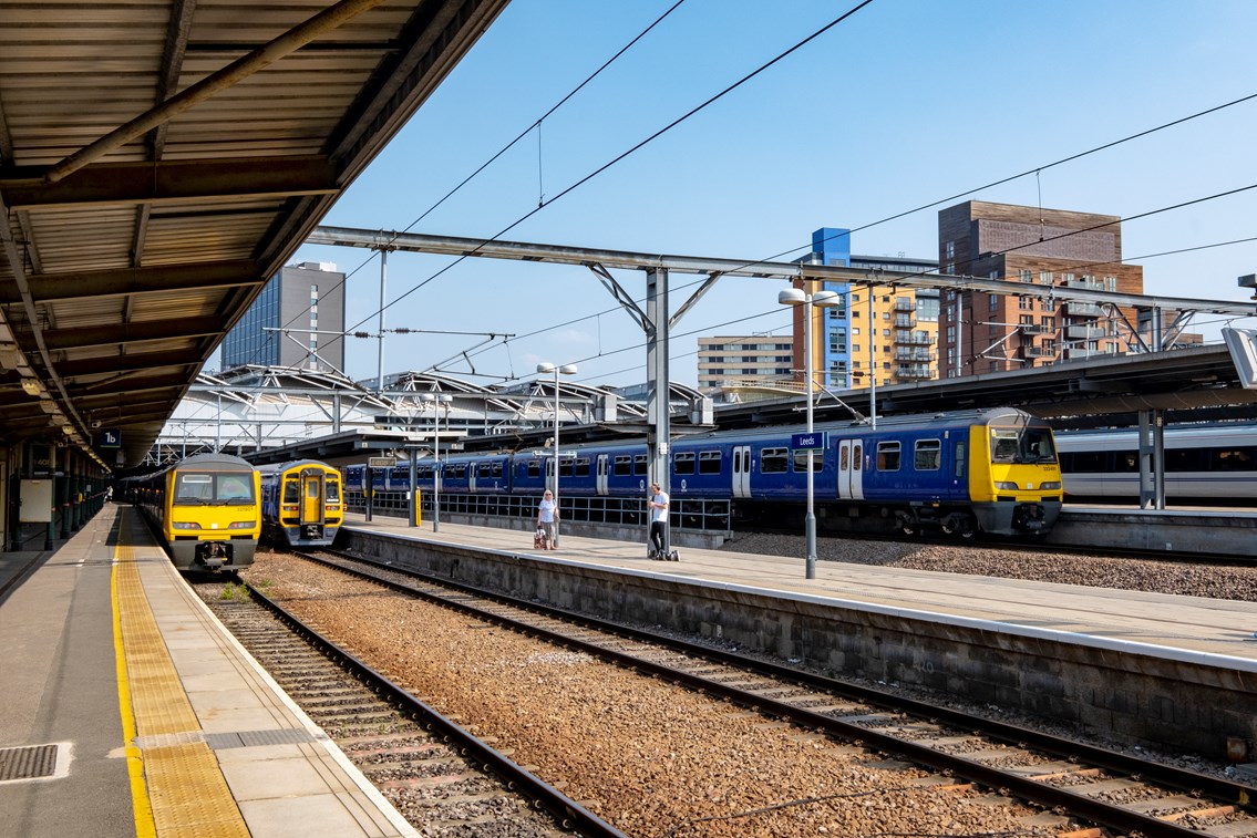 Network Rail reminds passengers of changes to services at Leeds station next weekend-2