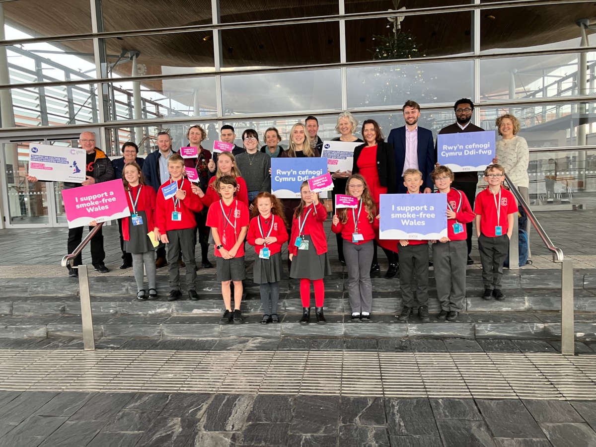 MMHWB with school children and supporters of the Tobacco and Vapes Bill