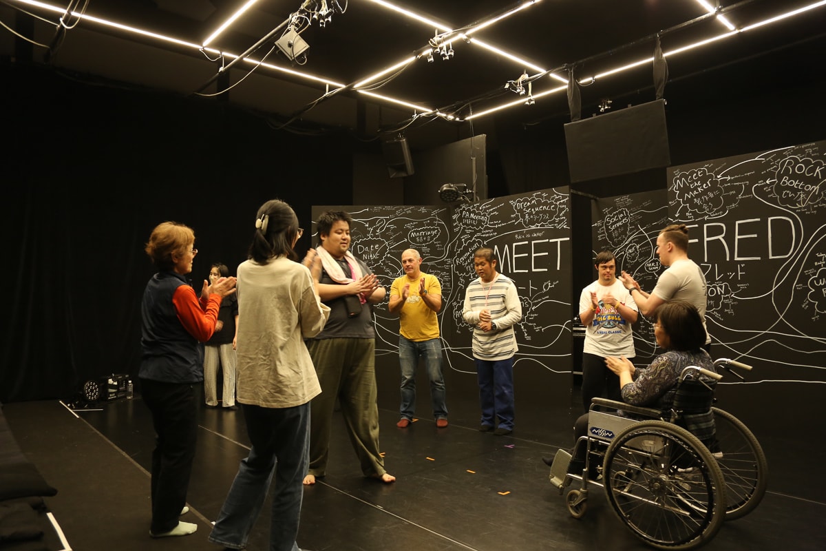'Meet Fred' production in Japan - Hijinx Theatre