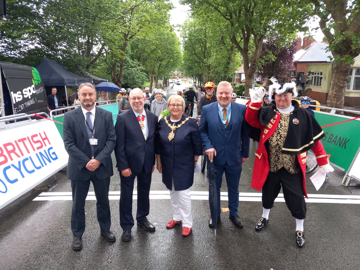 Mayor of Dudley opens 2024 Dudley Grand Prix