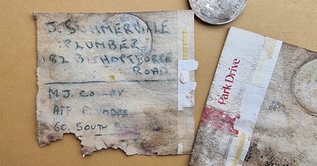 Note and 10p 2