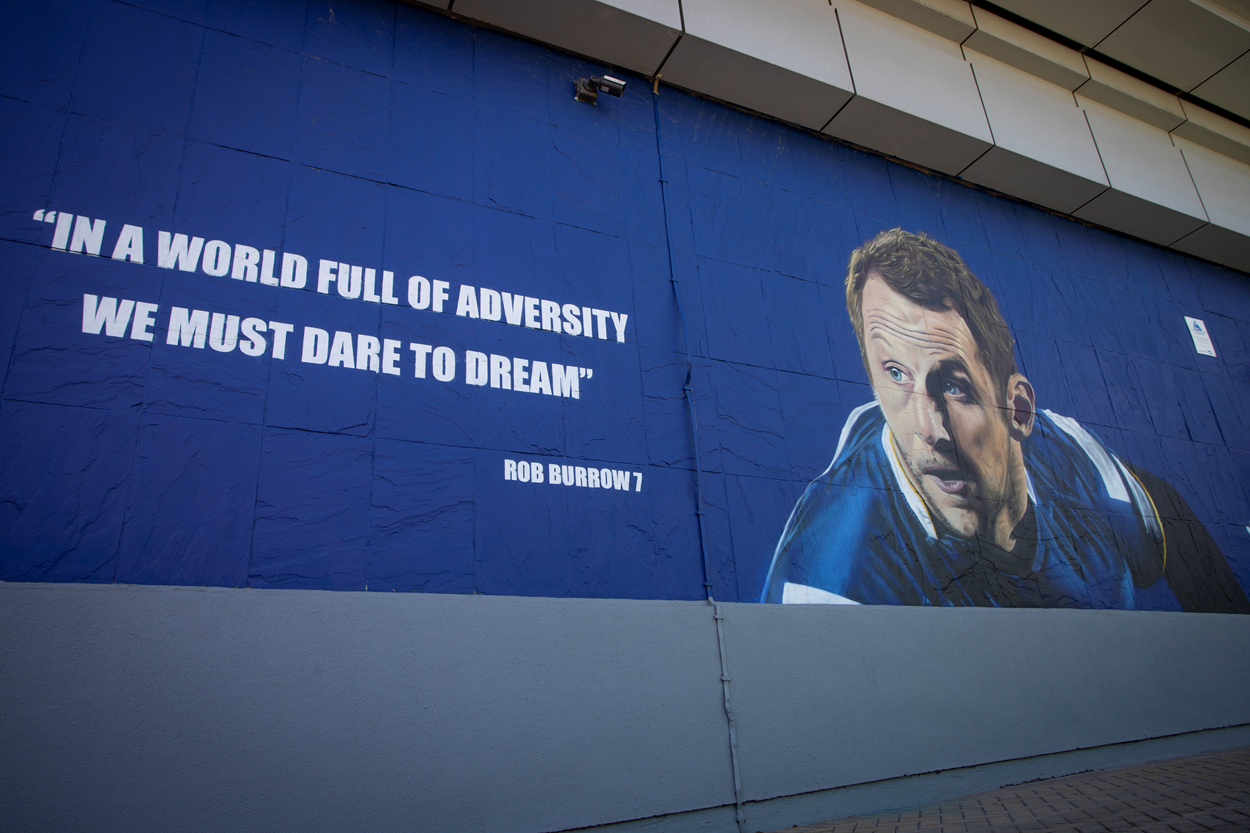 On the Pitch, Off the Pitch: On the Pitch, Off the Pitch will see five new murals created around the city, each paying tribute to the individuals, clubs and stories which have shaped the city’s rich sporting legacy.
Sporting murals already in place around Leeds include a stunning tribute to former Leeds United manager Marcelo Bielsa in Hyde Park, a mural honouring Leeds Rhinos legend Rob Burrow on the side of Leeds Beckett University and an artwork of former world champion boxer Josh Warrington under the A58 flyover.
Pic credit: Carl Milner for Visit Leeds.