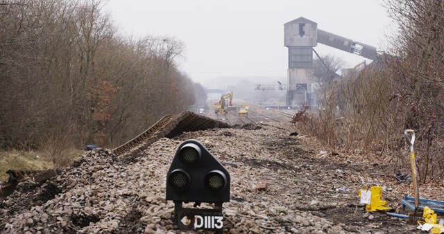 26.2.13 Hatfield & Stainforth: photos showing damage to rail following spoil heap slip