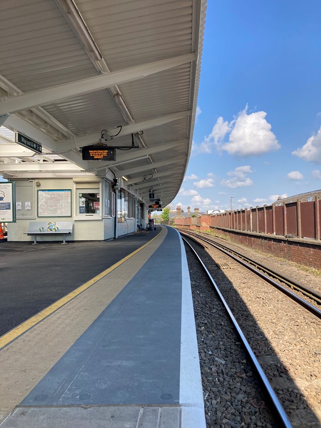 Platform at Balham station