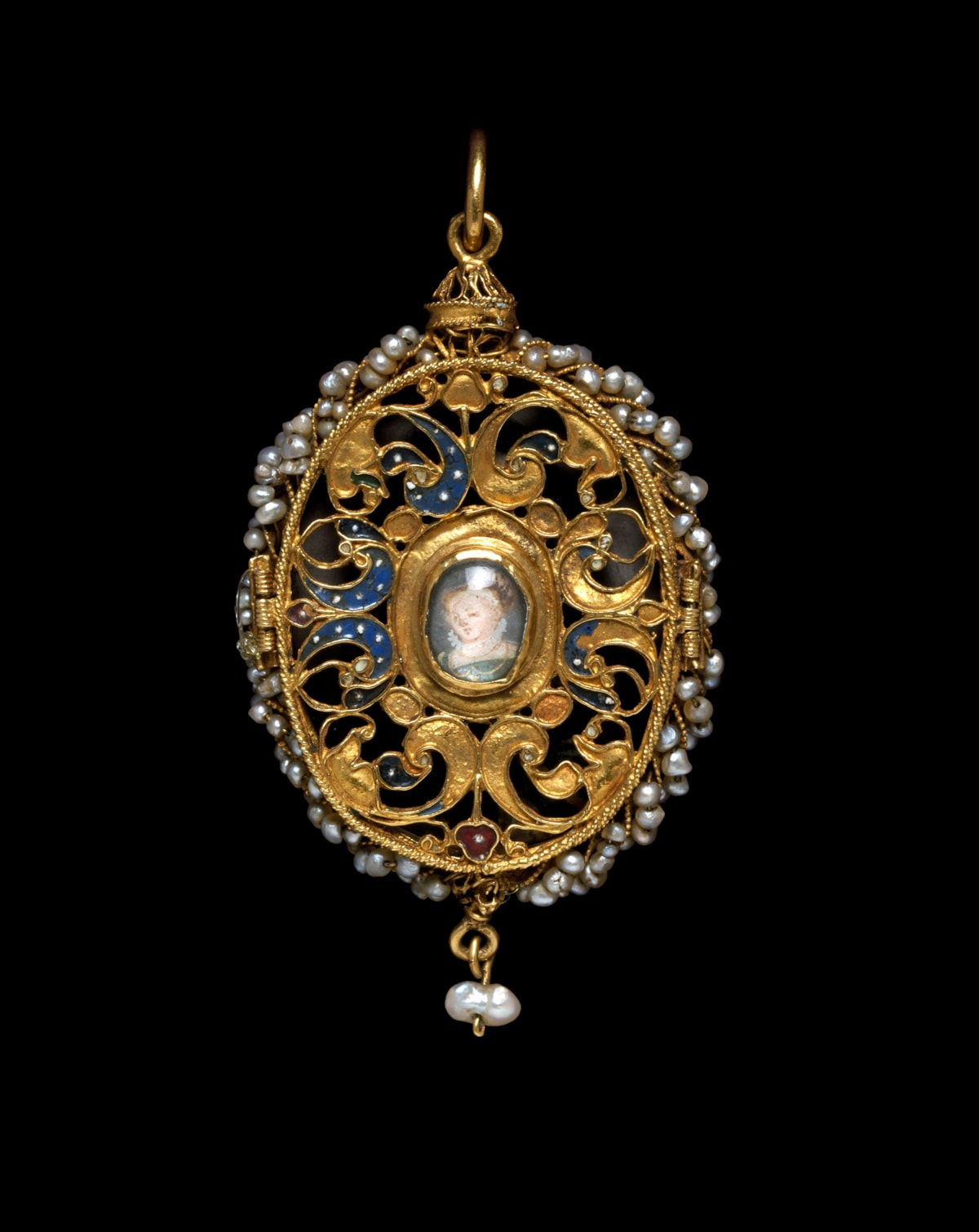 Pendant with miniatures of Mary, Queen of Scots and James VI, late 16th century. Photo © National Museums Scotland