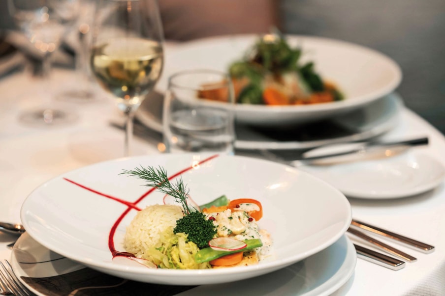 SHP Panorama Food SotR INT 20116