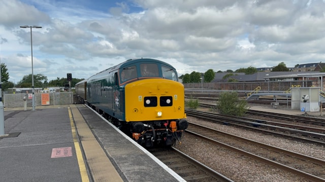 Royal Artilleryman arrives at Salisbury: Royal Artilleryman arrives at Salisbury