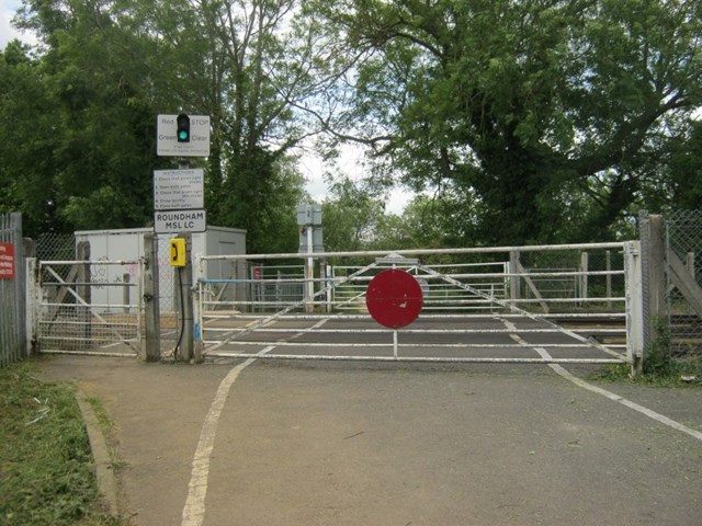 Roundham Level Crossing: Roundham Level Crossing in Oxfordshire.