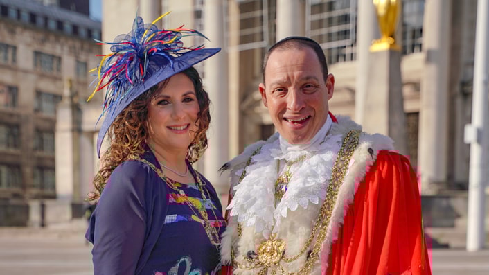 Lord Mayor of Leeds 25-26: Lord Mayor of Leeds 25-26