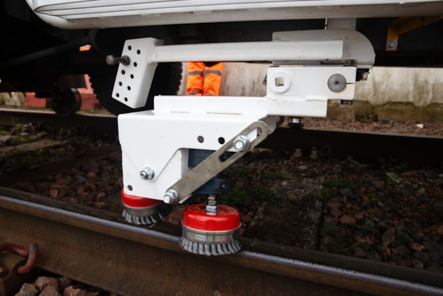 Autumn - SandRover - Road Rail Vehicle - rail scrubber-2: Autumn - SandRover - Road Rail Vehicle - rail scrubber-2