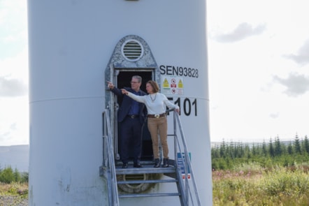 FM Eluned Morgan & PM Keir Starmer at Windfarm in Carmarthenshire-7