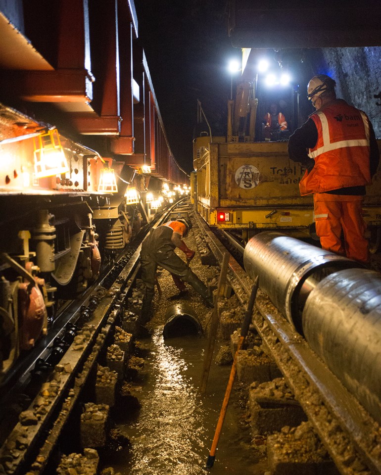 SE Route Easter- Sevenoaks: Burying the new drainage pipes in the depths of Sevenoaks Tunnel