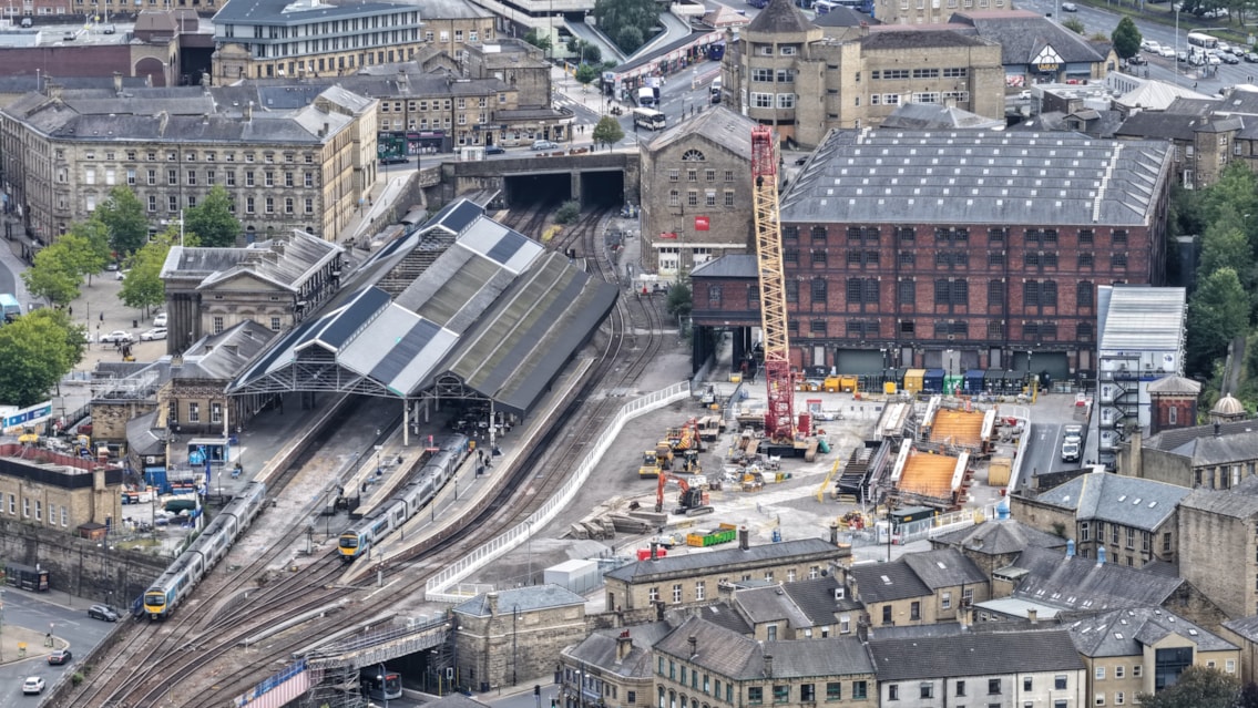 Railway station closures set for Huddersfield and Deighton: Hudds 30 day