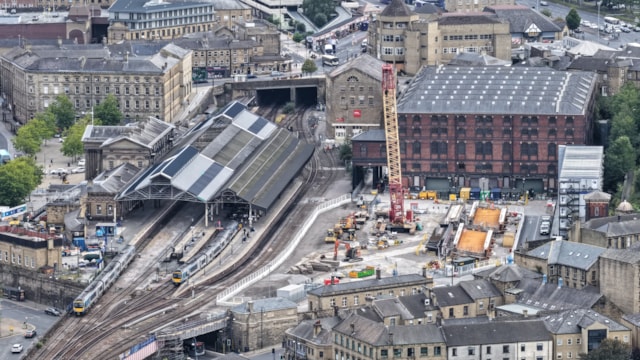 Railway station closures set for Huddersfield and Deighton: Hudds 30 day