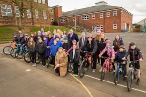 Transport Minister visits active travel initiative at Darvel Primary