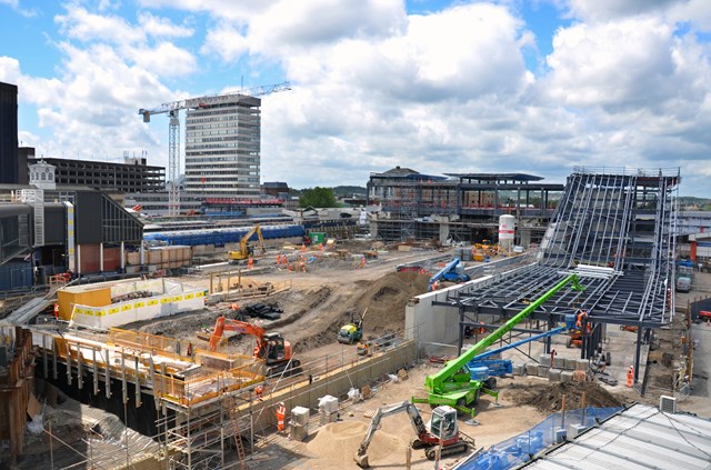 Reading bridge gets the push: Reading station footbridge slides into place