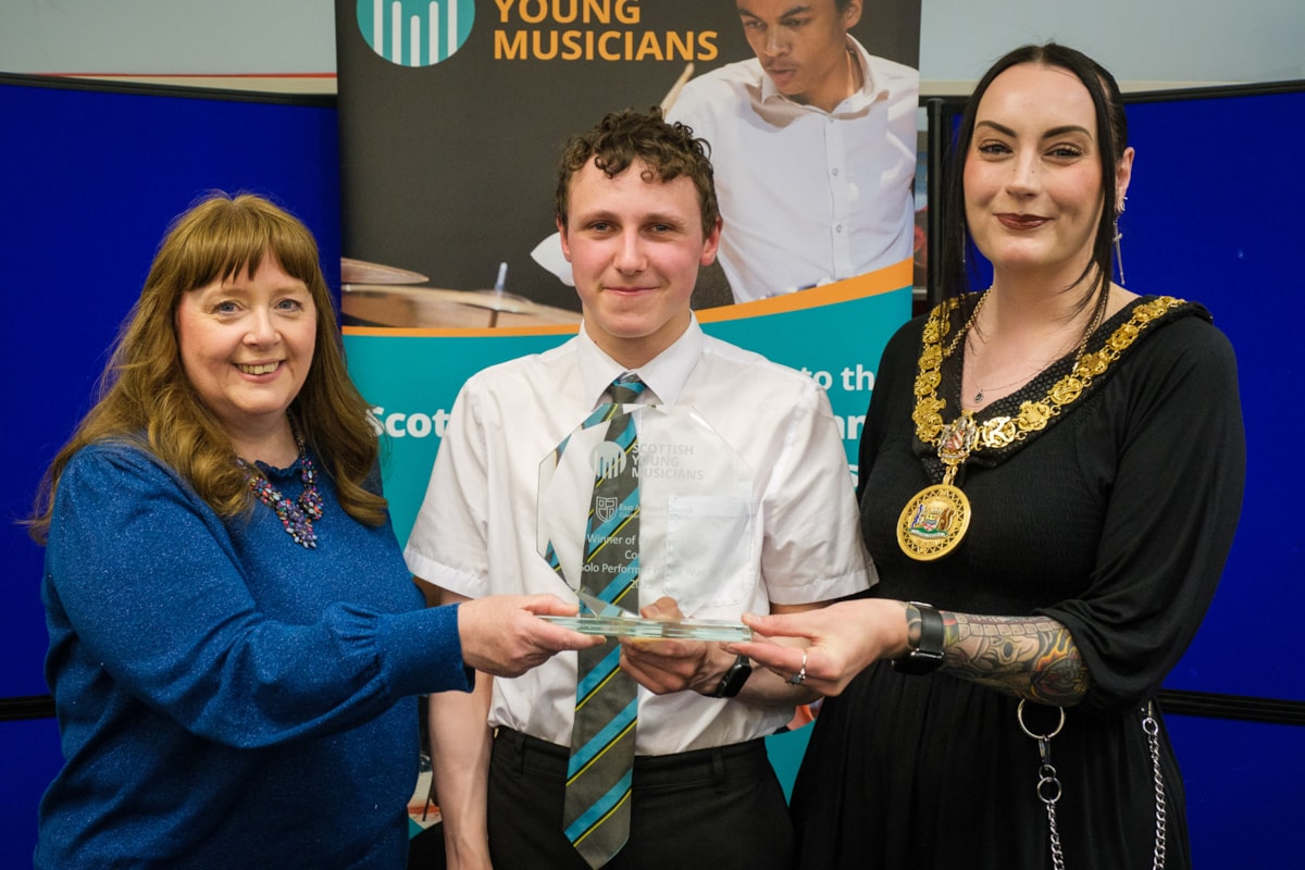 Provost Leitch and Councillor Cowan present Gregor with this award