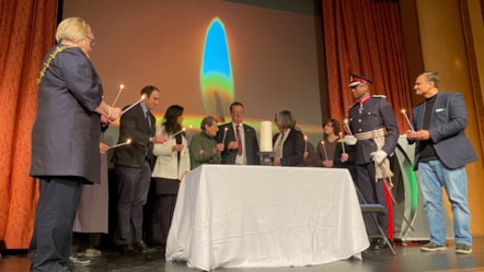 Mayor lights candle at Holocaust Memorial Day