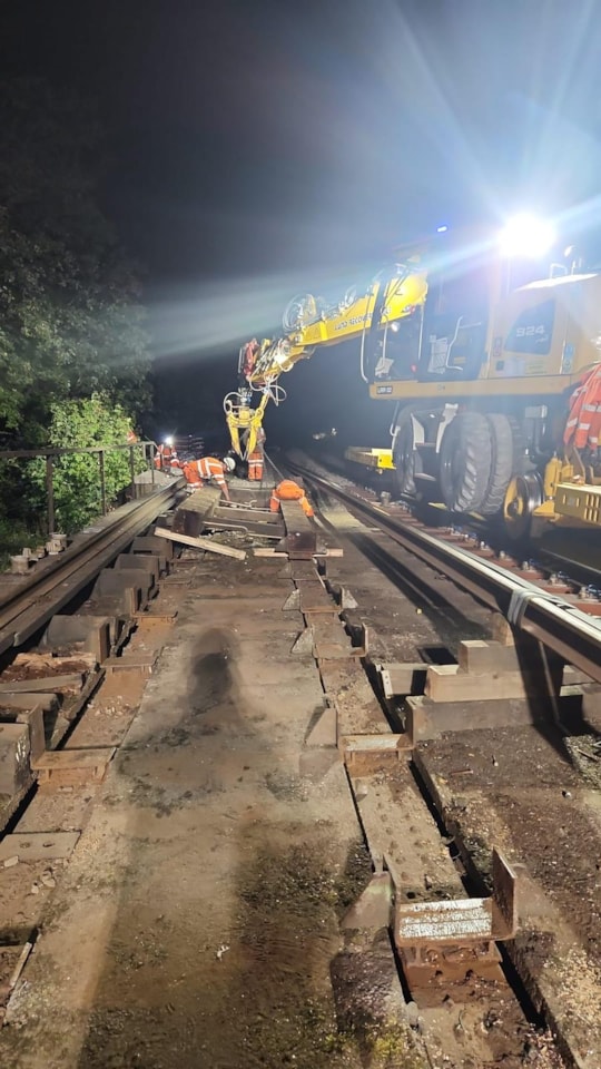 Renewing the wheel timbers at Cobham
