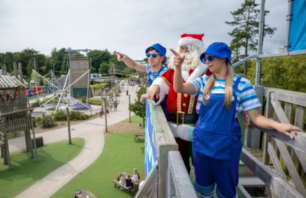 Santa enlists his Elves' help at Hafan y Mor