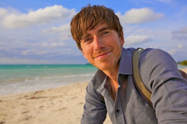 SPEAKER Simon Reeve.