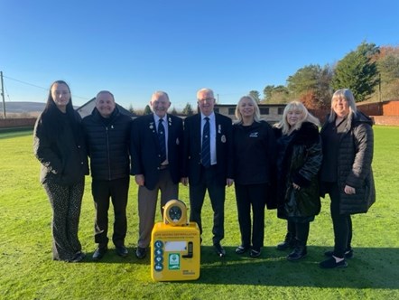 Muirkirk Bowling Club defib handover 24.11.23