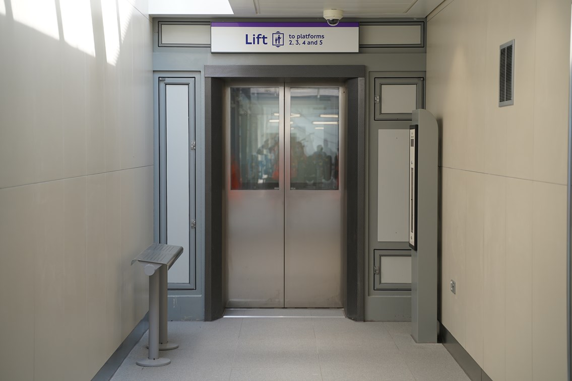 TfL Image - PN076 - West Drayton lift to main platforms
