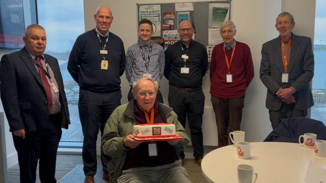 Former railway signaller celebrates his 90th birthday with a return to his roots: Group photo of Eric with his friends and Network Rail staff-2