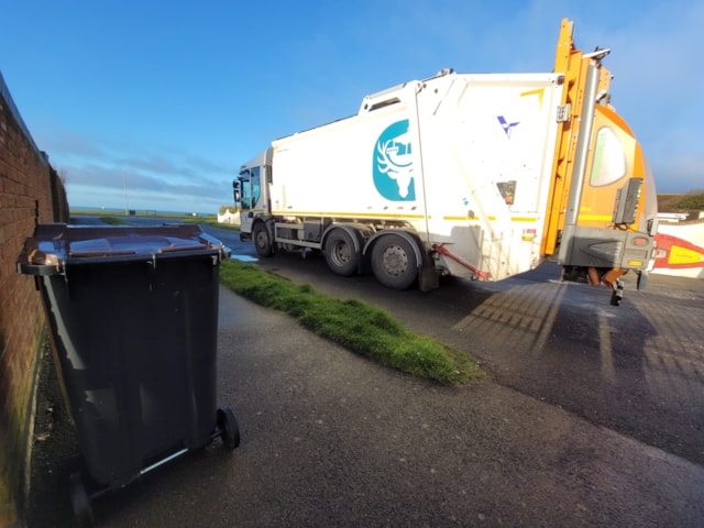 garden waste bin truck blue sky logo (2)