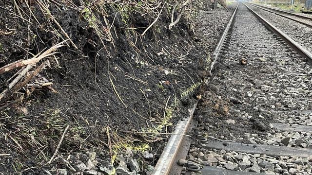 Passengers urged to check before travelling as landslip causes travel disruption between Birmingham and London: Rugby landslip