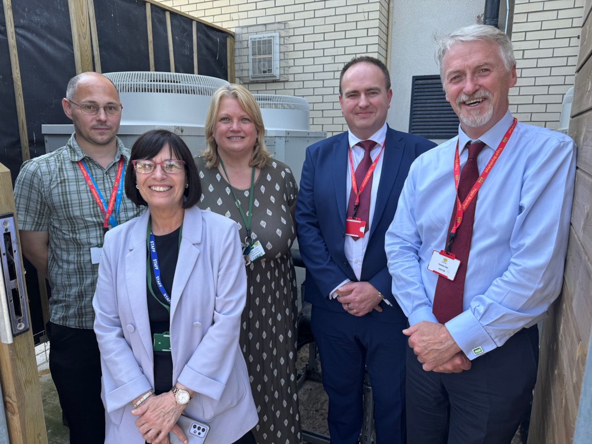Deputy First Minister, Huw Irranca-Davies, visits Ysgol Brynhyfryd in Denbighshire.