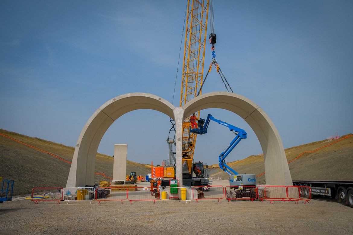 Work begins in West Northants on HS2’s longest ‘green tunnel’: Engineers at work on the first arch for the Greatworth green tunnel - September 2023
